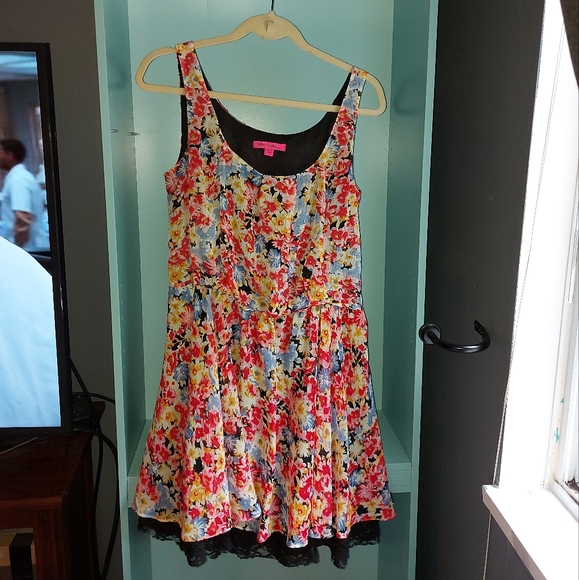 Betsey Johnson dress, size 10, floral print, lace detail - Picture 2 of 3
